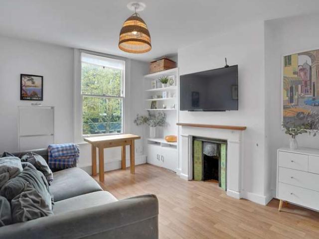 Flat for sale in East Dulwich, Greater London