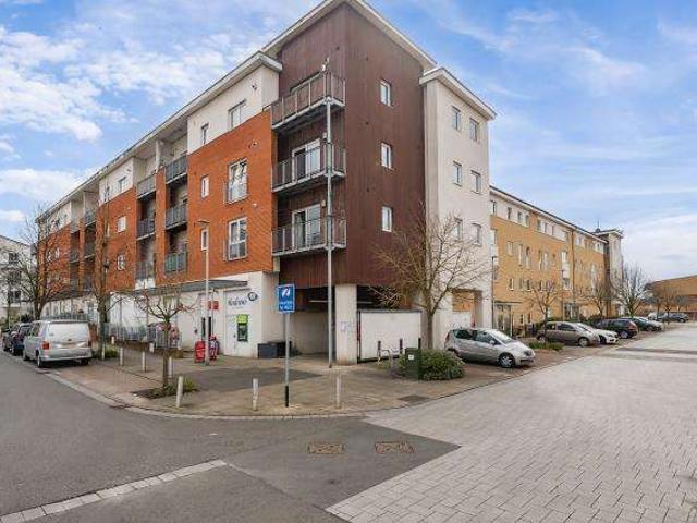 Flat for sale in Whitley, Reading