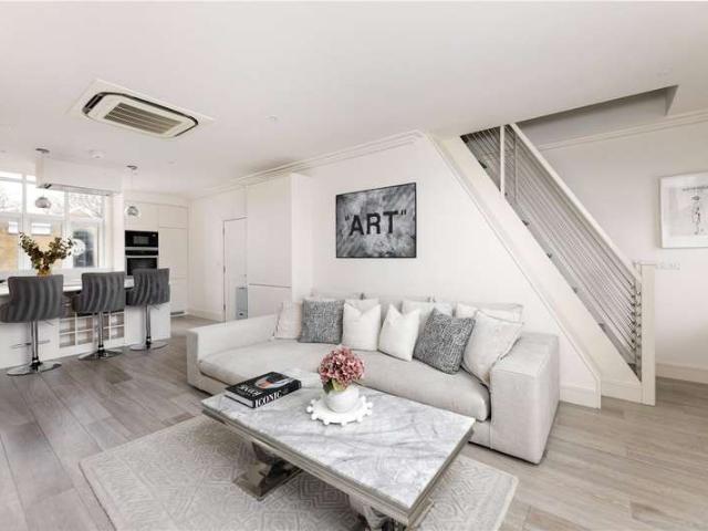 Flat for sale in Putney, Greater London