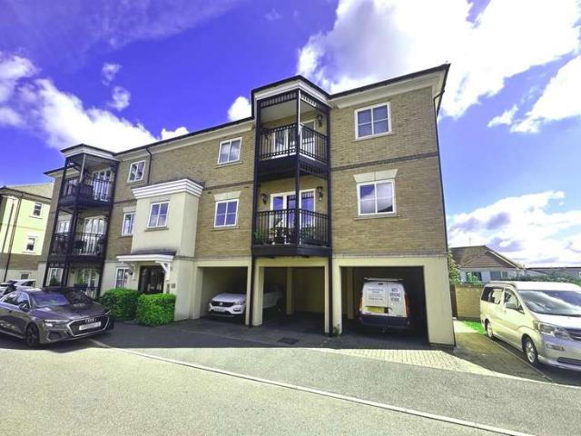 Flat for sale in Ivy Chimneys, Epping