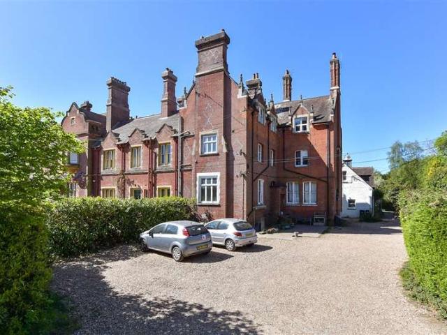 Flat for sale in Pachesham Park, Surrey