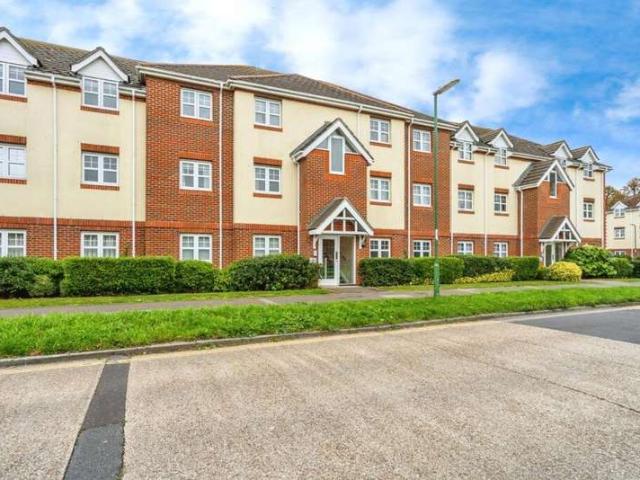 Flat for sale in Chichester, Littlecote