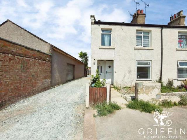 Flat for rent in Grays, Essex