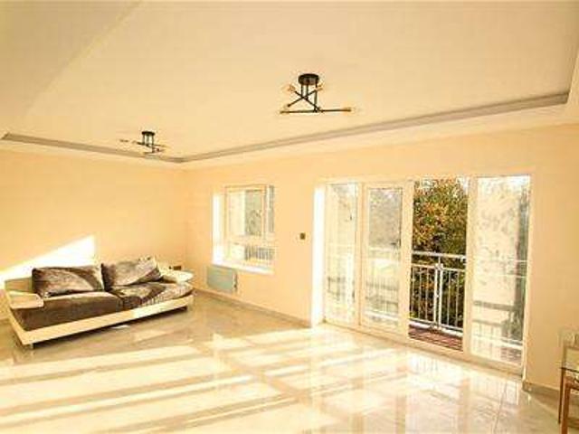 Flat for sale in Bede Island, Old Wharf