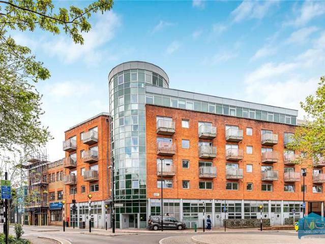 Flat for sale in Highbury, Greater London