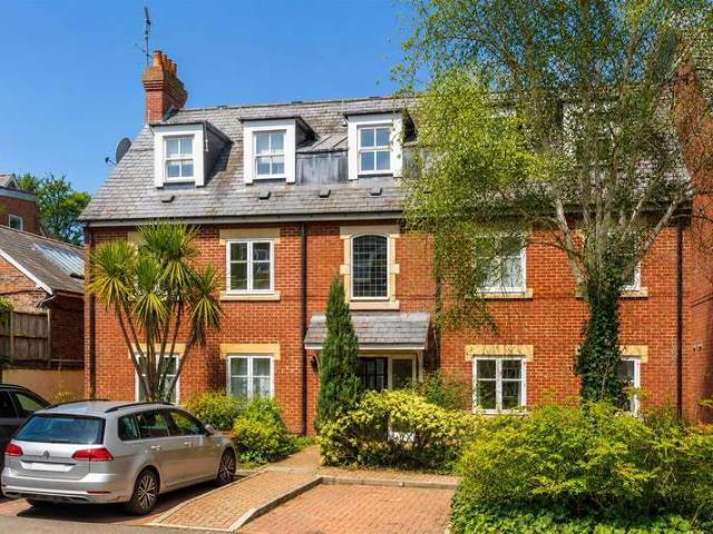 Flat for sale in Lucastes, Perryfields