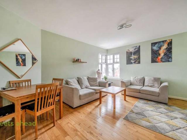 Flat for sale in London Borough of Croydon, Greater London
