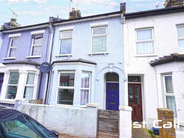 Flat for sale in Southend City Centre Neighbourhood, Alton Barnes