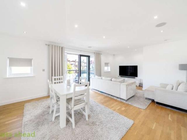 Flat for sale in London Borough of Croydon, Purley