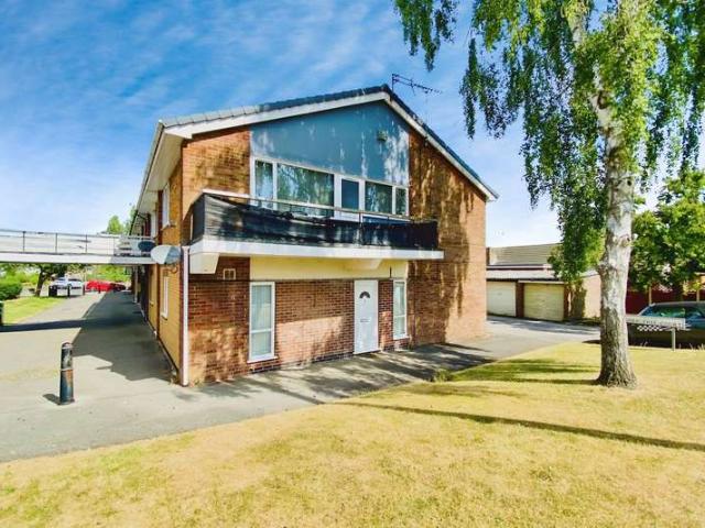 Flat for sale in Pinfold, Leicestershire