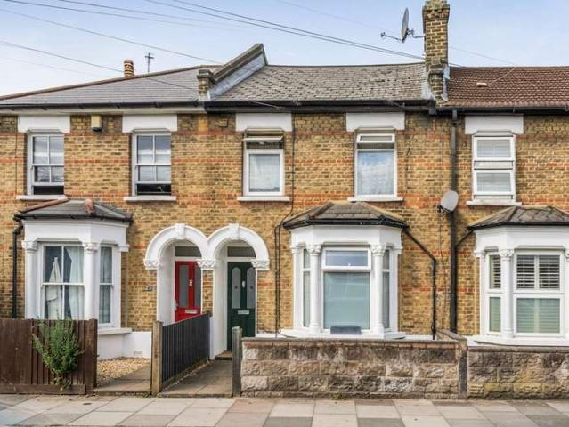 Flat for sale in Bell Green, Greater London
