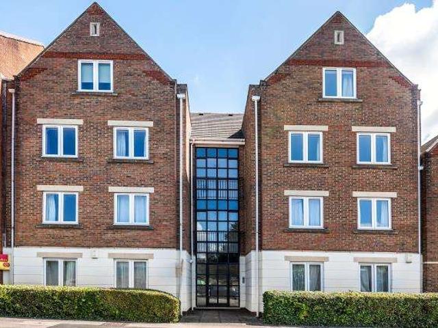 Flat for sale in New Headington, Oxford
