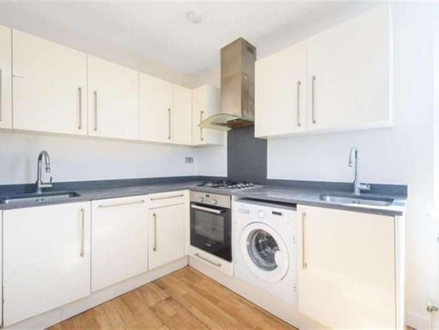 Flat for sale in Brent Cross, Greater London