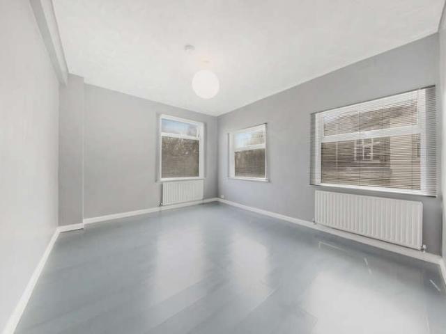 Flat for sale in Harlesden, Greater London