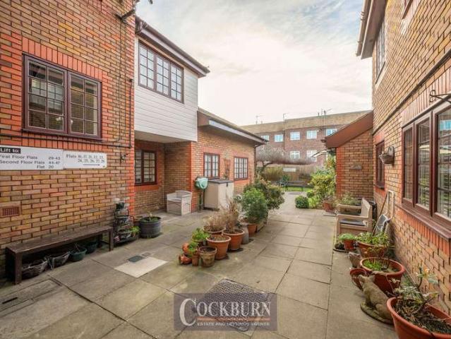 Flat for sale in New Eltham, Greater London