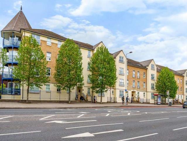 Flat for sale in Royal Borough of Kingston upon Thames, Greater London