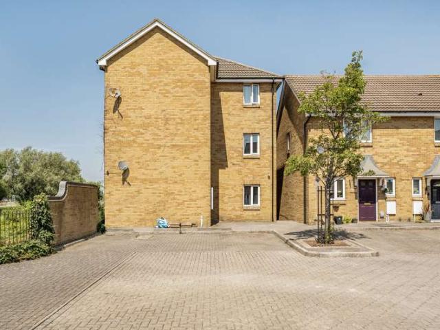 Flat for sale in Rodbourne, Swindon