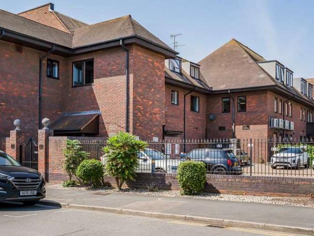Flat for sale in Cobham, Elmbridge