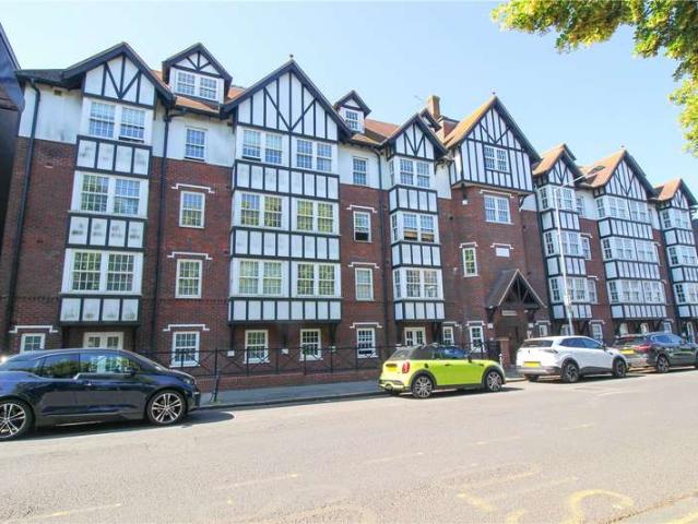 Flat for sale in Alton Barnes, Essex