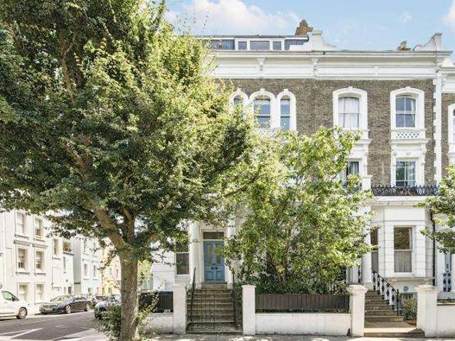 Flat for sale in North Kensington, Greater London