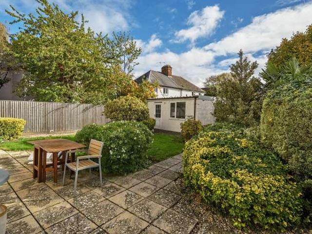 Flat for sale in The Slade, Oxfordshire
