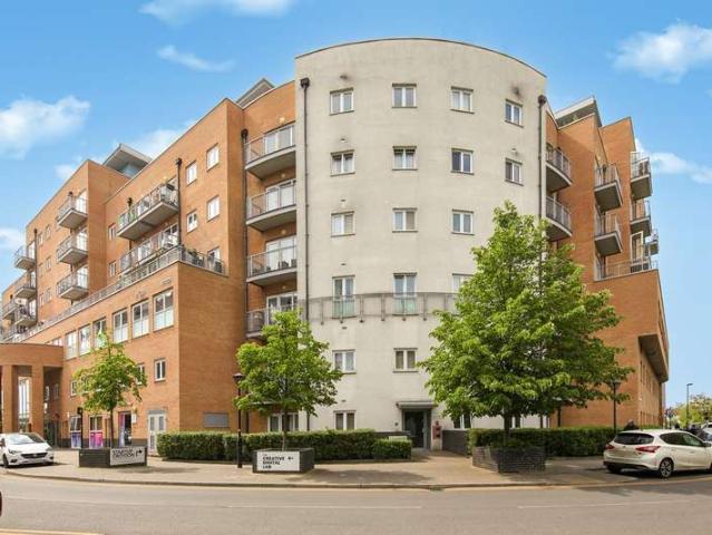 Flat for sale in London Borough of Croydon, Greater London