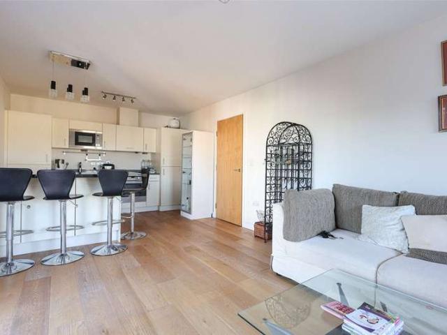 Flat for sale in Colindale, Greater London