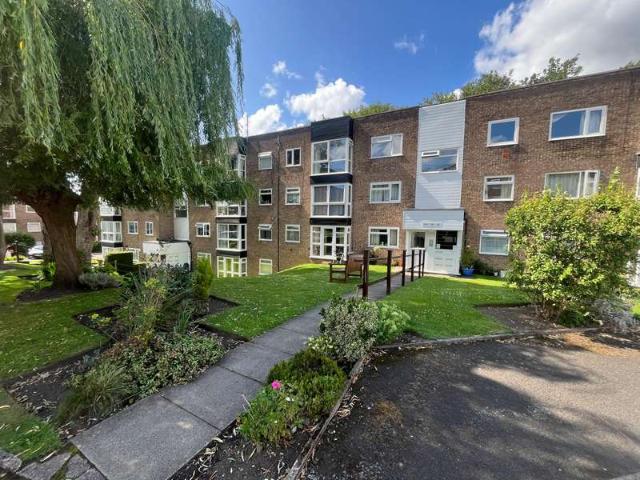 Flat for sale in Heaton Park, Bury