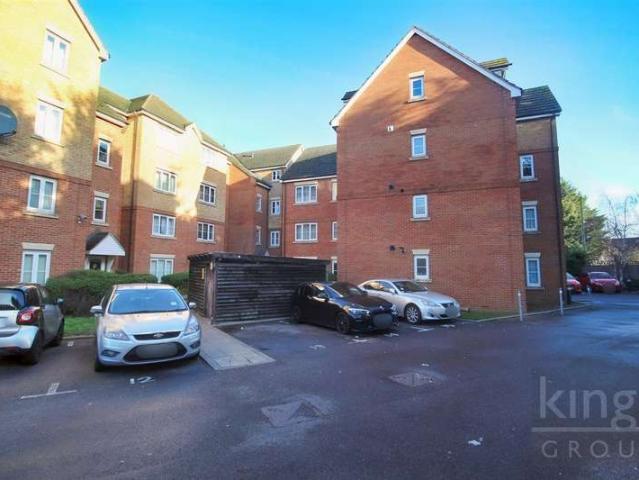 Flat for sale in Broxbourne, Hertfordshire