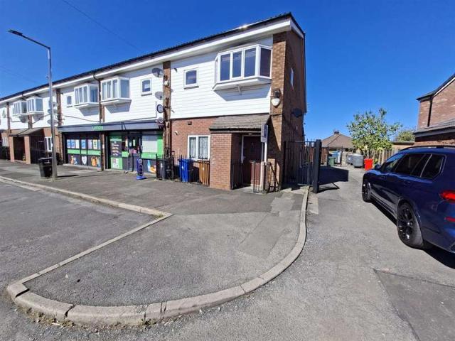 Flat for sale in Heald Green, Greater Manchester