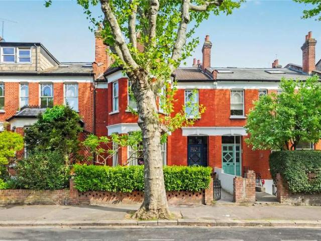 Flat for sale in Stroud Green, Greater London