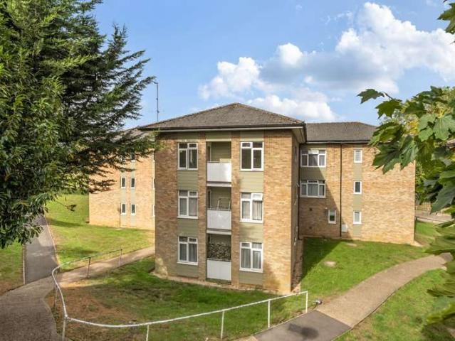 Flat for sale in Chepping Wycombe, Flackwell Heath