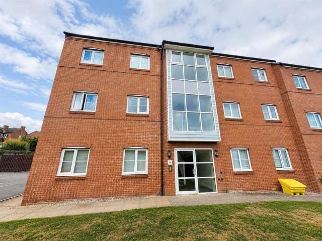 Flat for sale in Woodloes Park, Warwick