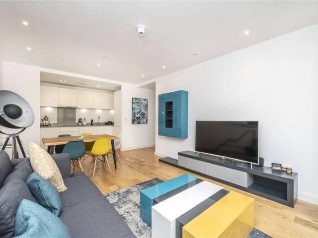 Flat for sale in Suttons Wharf, Greater London