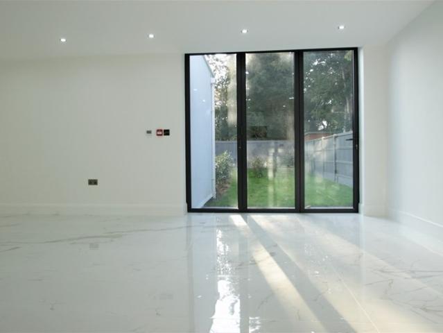 Apartment for rent in Brondesbury, Greater London