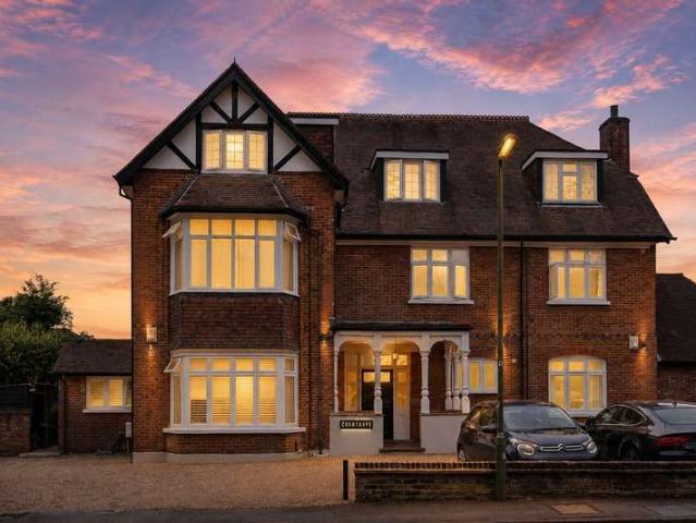 Flat for sale in Sheerwater, Woking