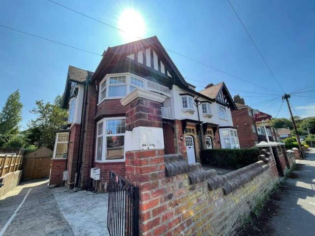 Flat for sale in South Cliff, Kepwick