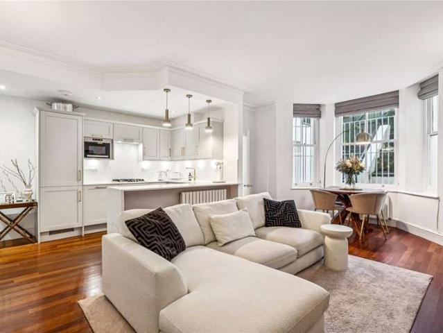 Flat for sale in Notting Hill, Greater London