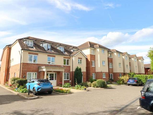 Flat for sale in Highwood, Horsham