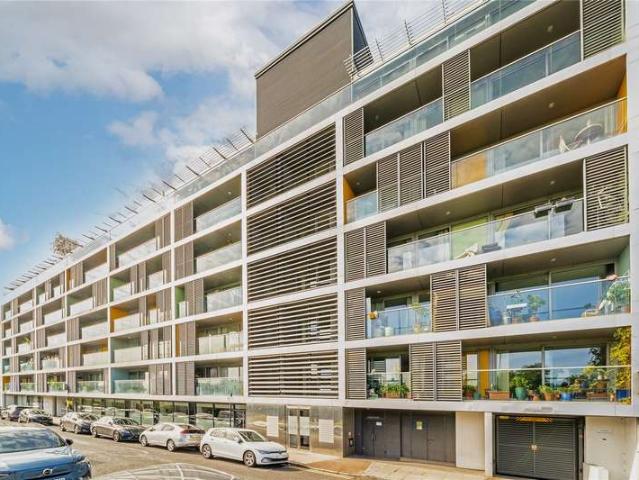 Flat for sale in London Borough of Tower Hamlets, Greater London