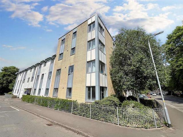 Flat for sale in Pillgwenlly, Wales