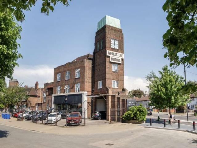 Flat for sale in Pinner, Isle Of Man