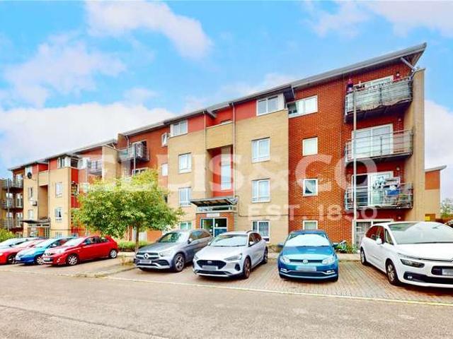 Flat for sale in Preston, Greater London