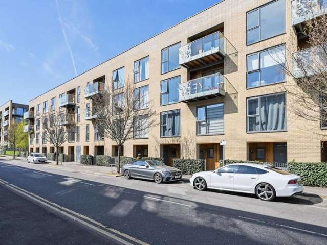 Flat for sale in Highams Park, Highams Park