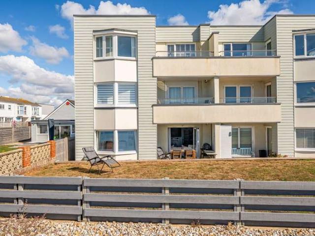 Flat for sale in Littlecote, West Sussex