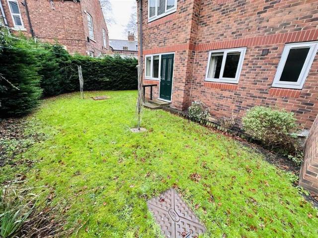 Flat for sale in Selby