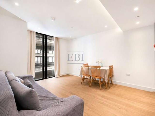 Flat for sale in Limehouse, Greater London