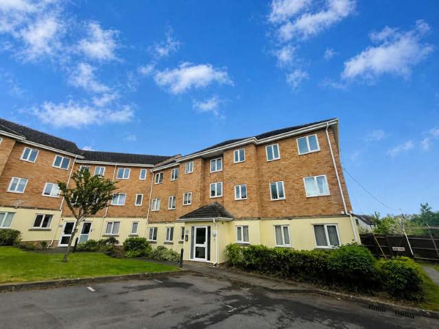 Flat for sale in Thatcham, West Berkshire