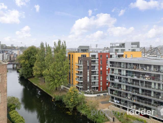 Flat for sale in Lakenham, East Bank