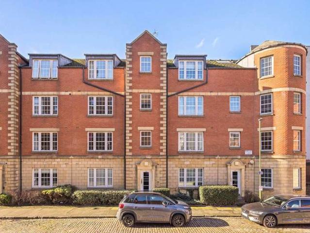 Flat for sale in Leith Links, Leith